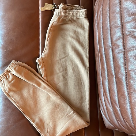 SKIMS Cotton Fleece Jogger (color: Tigers eye) - Picture 8 of 13